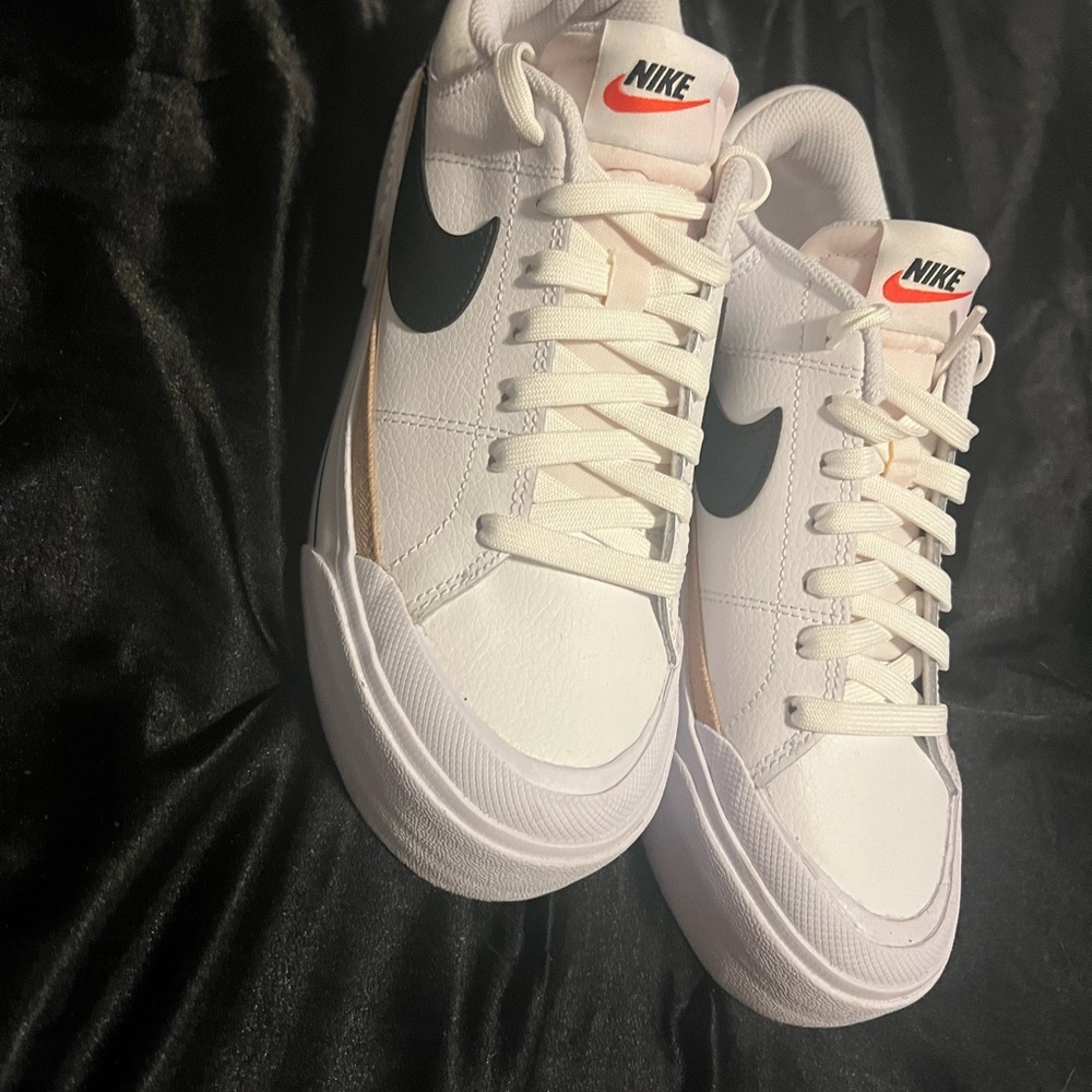 Nike White and Black Casual Sneakers